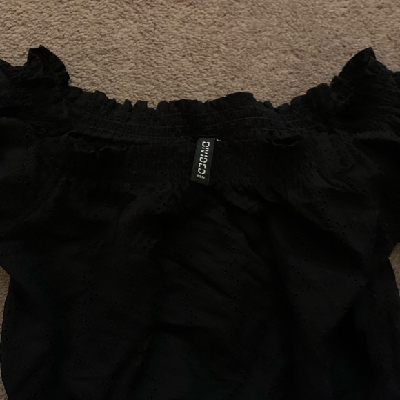Divided (H&M) Black Short Sleeve Crop Top - Picture 2 of 3